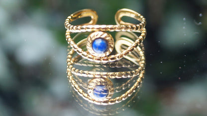 Royal Blue Eye Textured Gold Ring