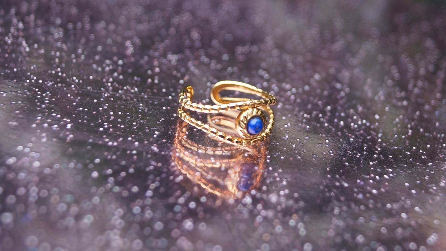 Royal Blue Eye Textured Gold Ring