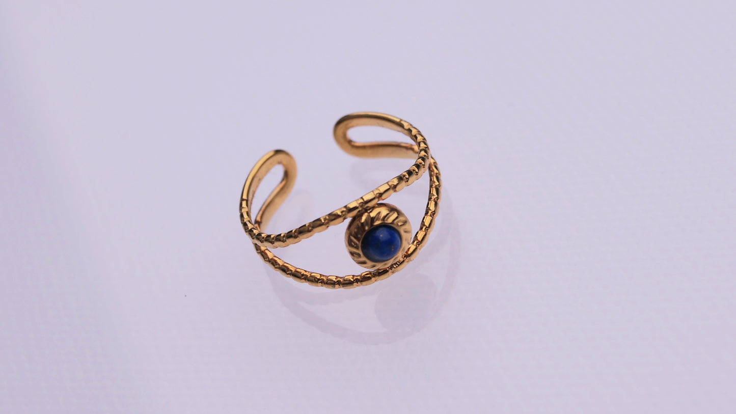 Royal Blue Eye Textured Gold Ring