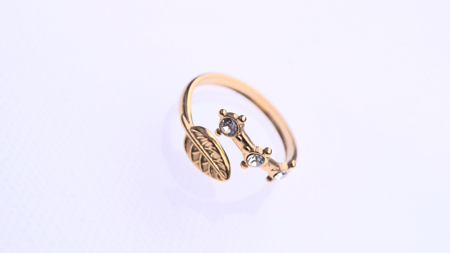 Zirconia Leaf Design Gold Ring